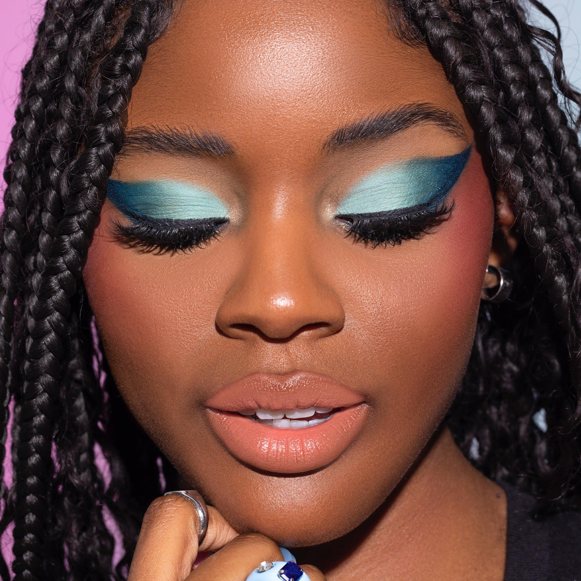 Alluring Beauty 7 Color Eyeshadow Palette - Image 16